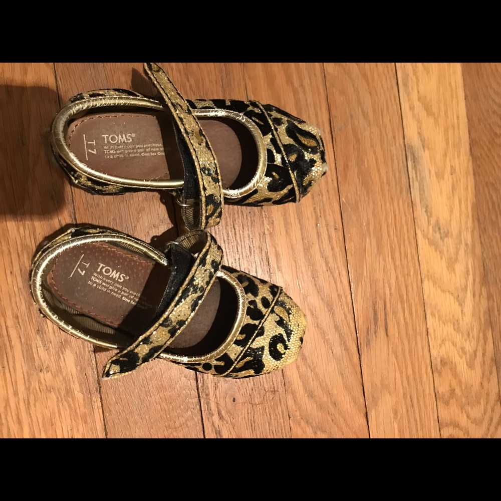 Leopard print Toms